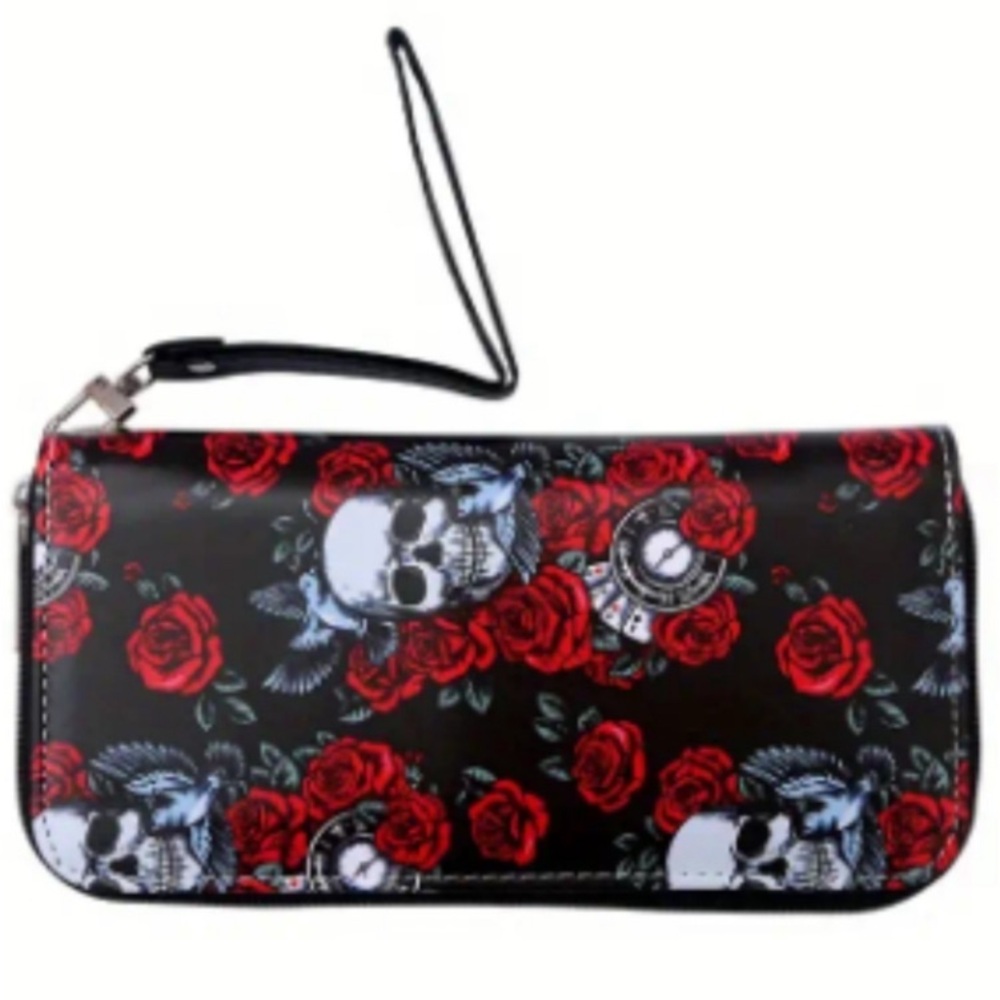 Nwt skull and rose zip wallet - lots of room☠️☠️patent leather